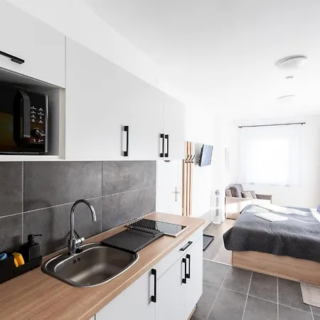 Horvath Apartment *